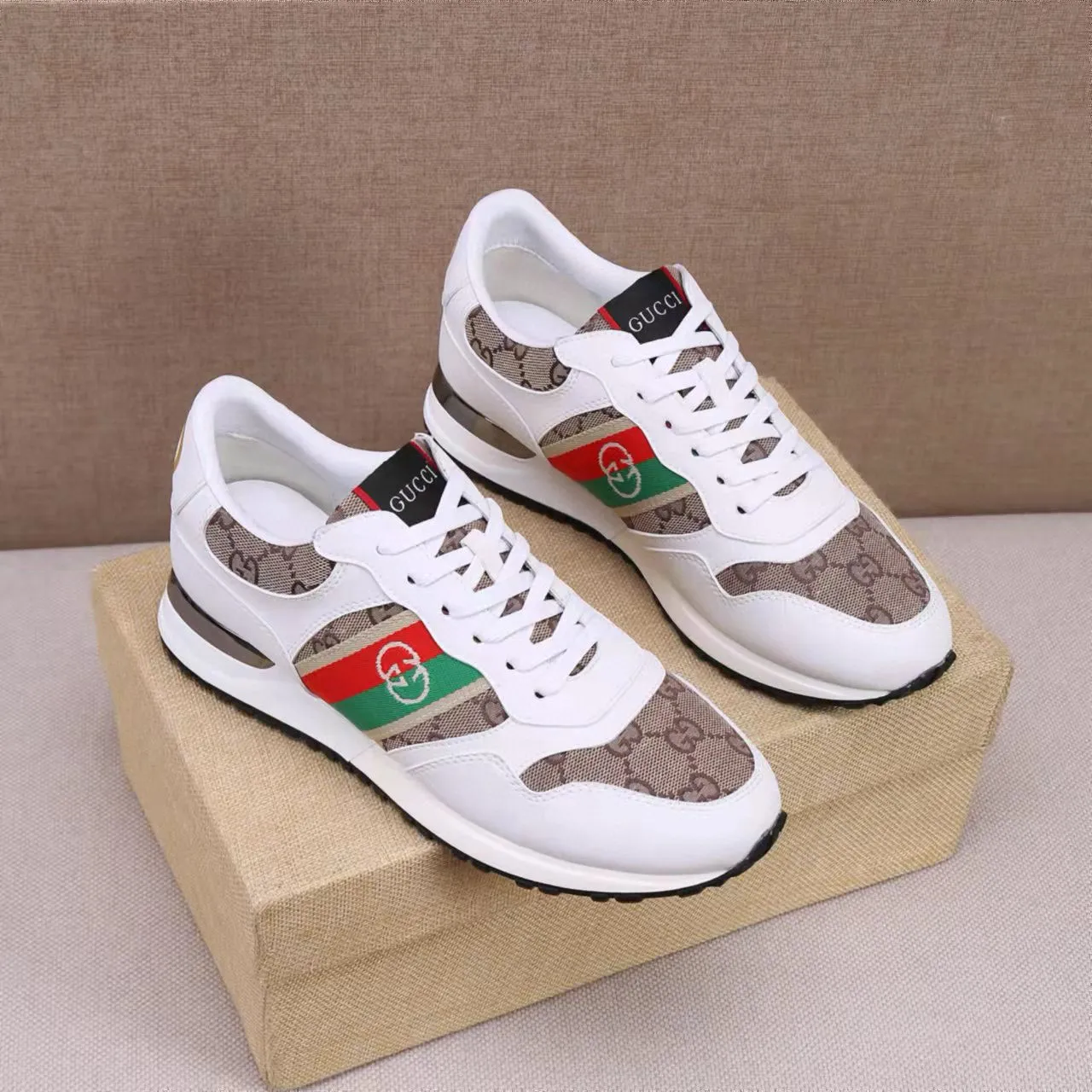 Factory price: 400💰[Gucci men's sports shoes] Gucci fashionable casual men's shoes🇨🇳Original 1:1 mold opening, new model debuts first💯Not high-profile but avant-garde, simple, low-key and fashionable, super versatile style🌿Made of original cowhide➕Sheepskin lining🎋The version is comfortable on the feet, first-class workmanship🍍Number: 38-44, (45 customized)